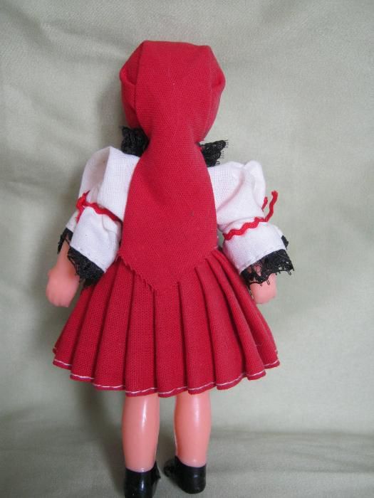 Кукла в национальном костюме ГДР