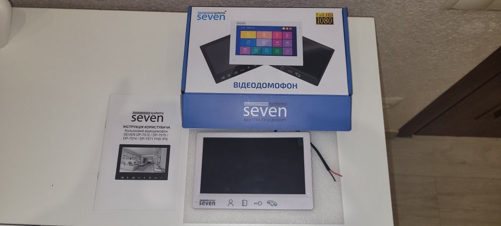 Видеодомофон Seven DP 7512