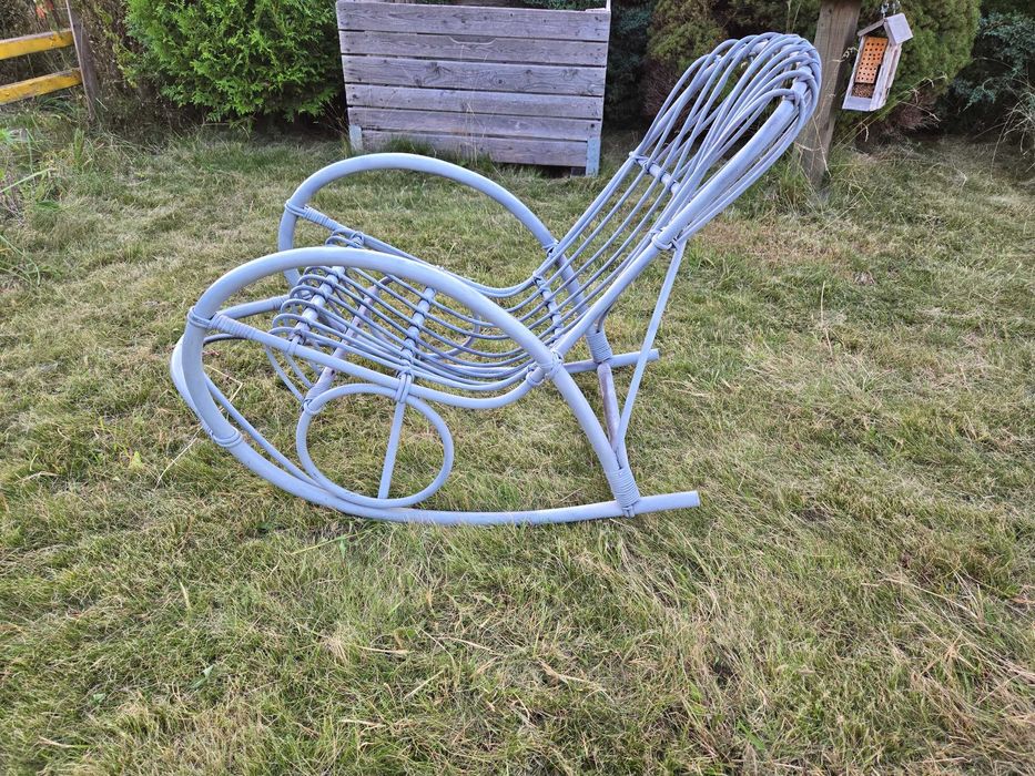 Fotel bujany wiklinowy szary