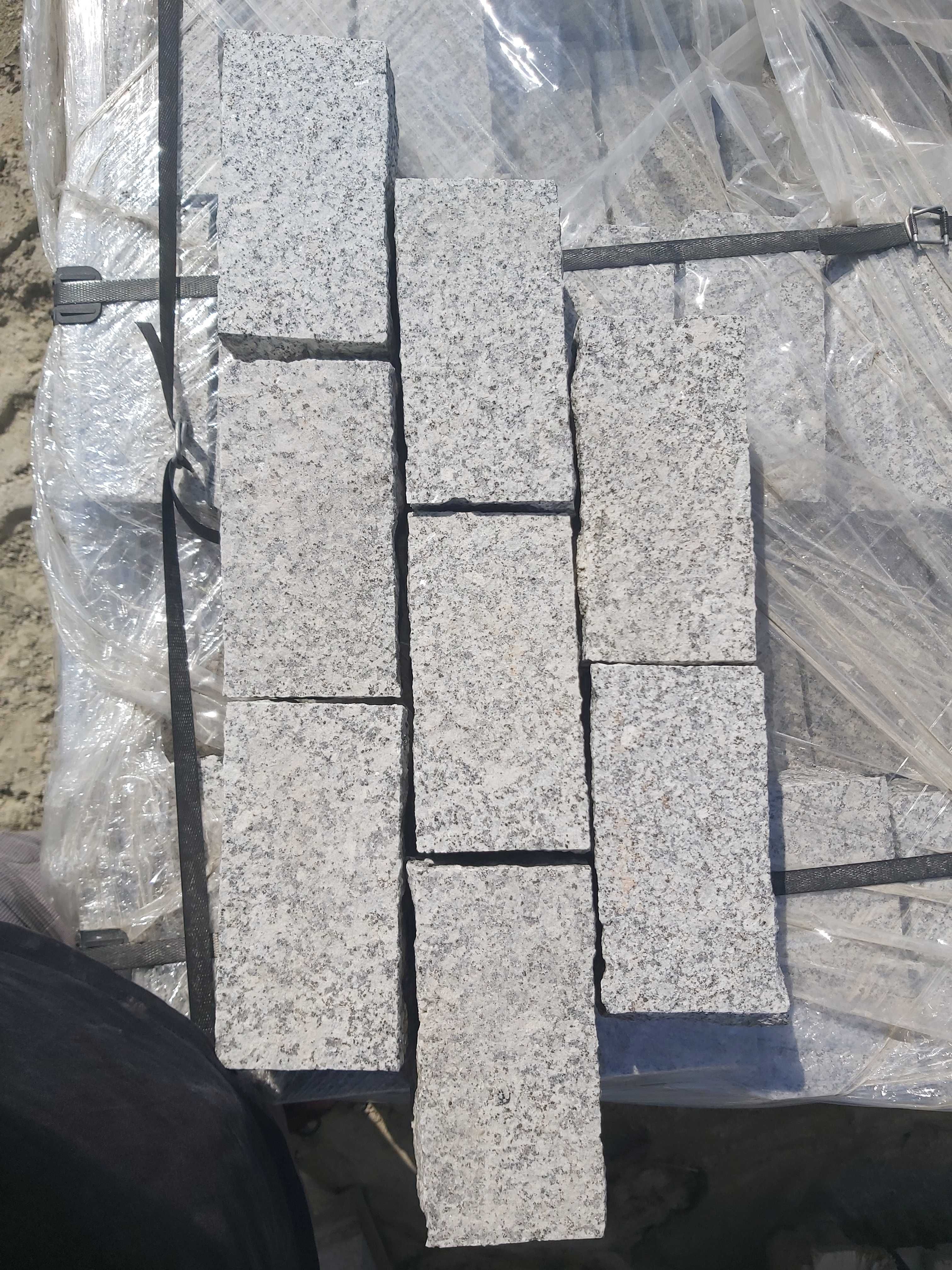 Płyty, kostka granitowa 10x20x8 cięto łupana, granit