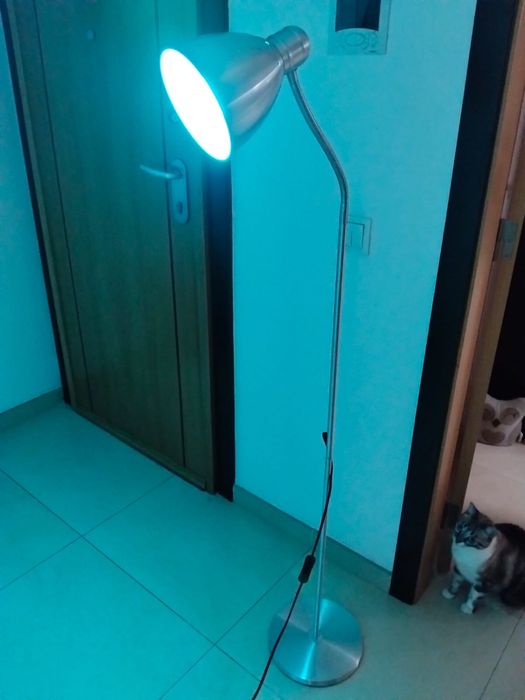 Candeeiro de pe com lampada leds