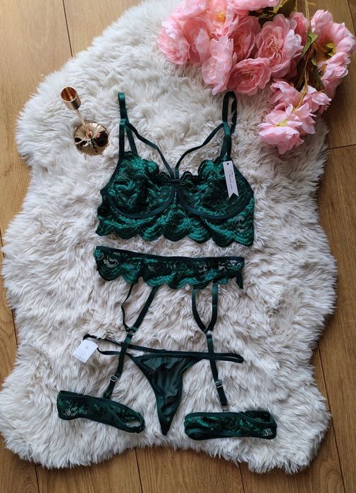 Koronkowa bielizna erotyczna komplet harness podwiązki seksi elegancka
