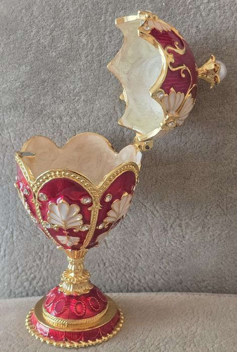 Szkatułka na biżuterię metalowa emaliowana złocona styl Faberge Paris.