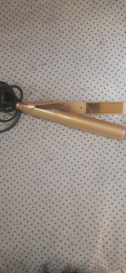 Modelador de cabelos