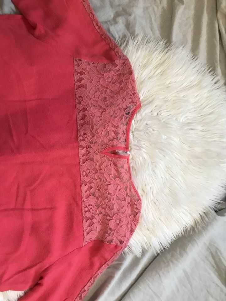 Blusa - Fabricada em Portugal - rosa com detalhe de renda