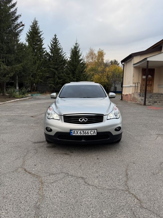 Комфортный полноприводный кросовер Infinity ex35