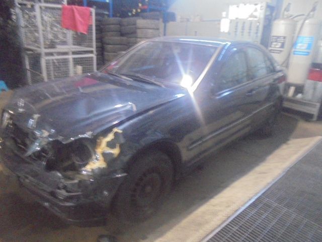Carro MOT: OM 611 962 CXVEL: 7226990 MERCEDES C220 CDI 2000 2148 143CV 4P AZUL GASOLEO