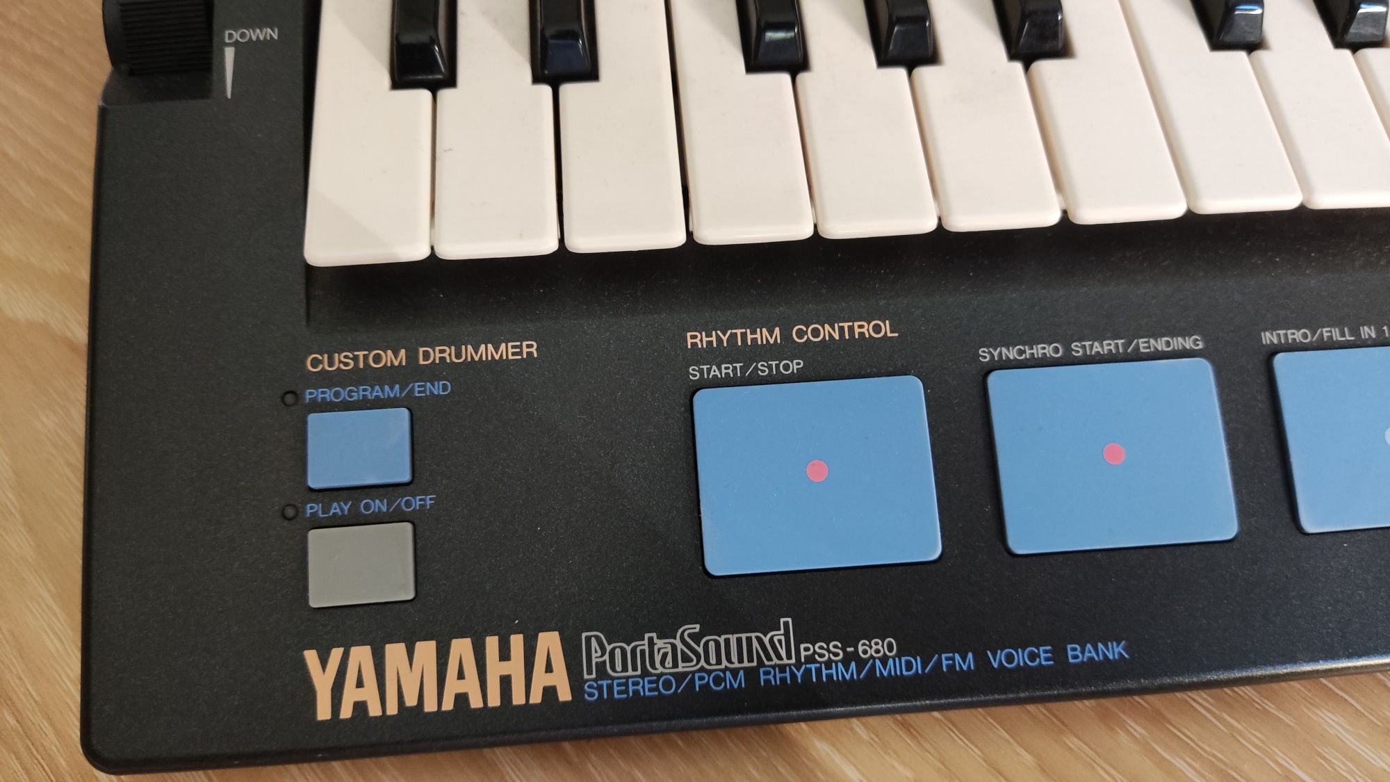 Piano Yamaha PSS 680