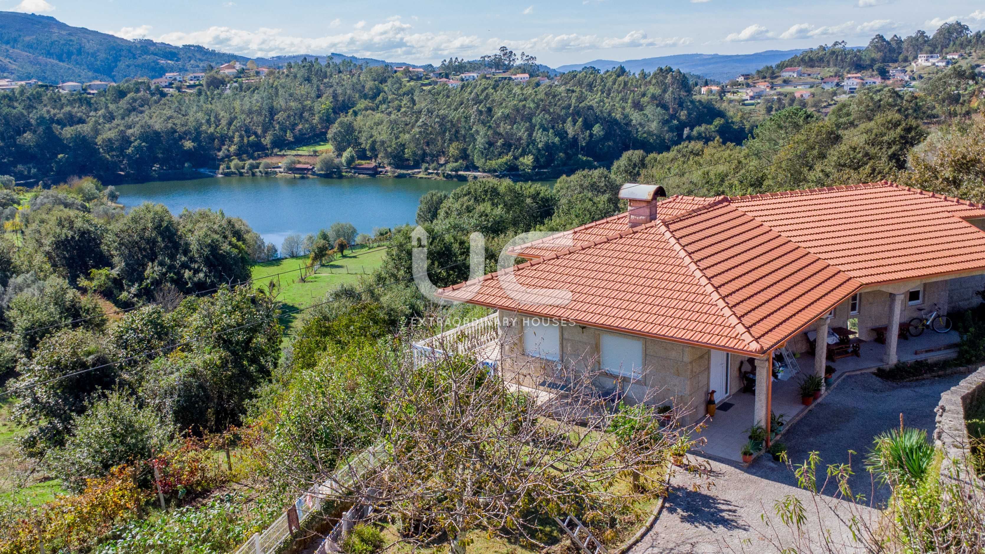 Magnífica propriedade no seio da natureza em plena lagoa do Ermal