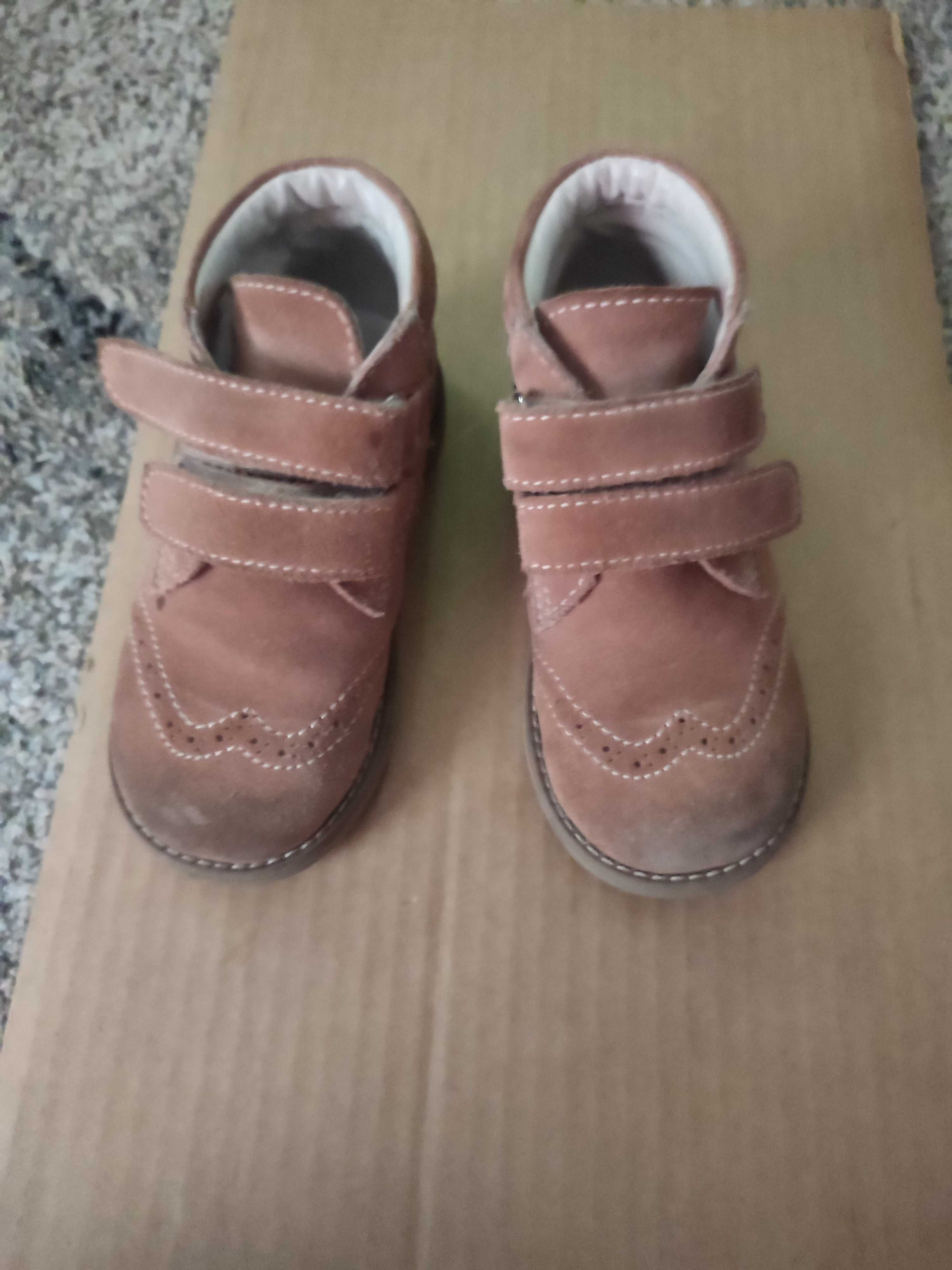 Botas de criança com velcro, marca portuguesa Esquilo