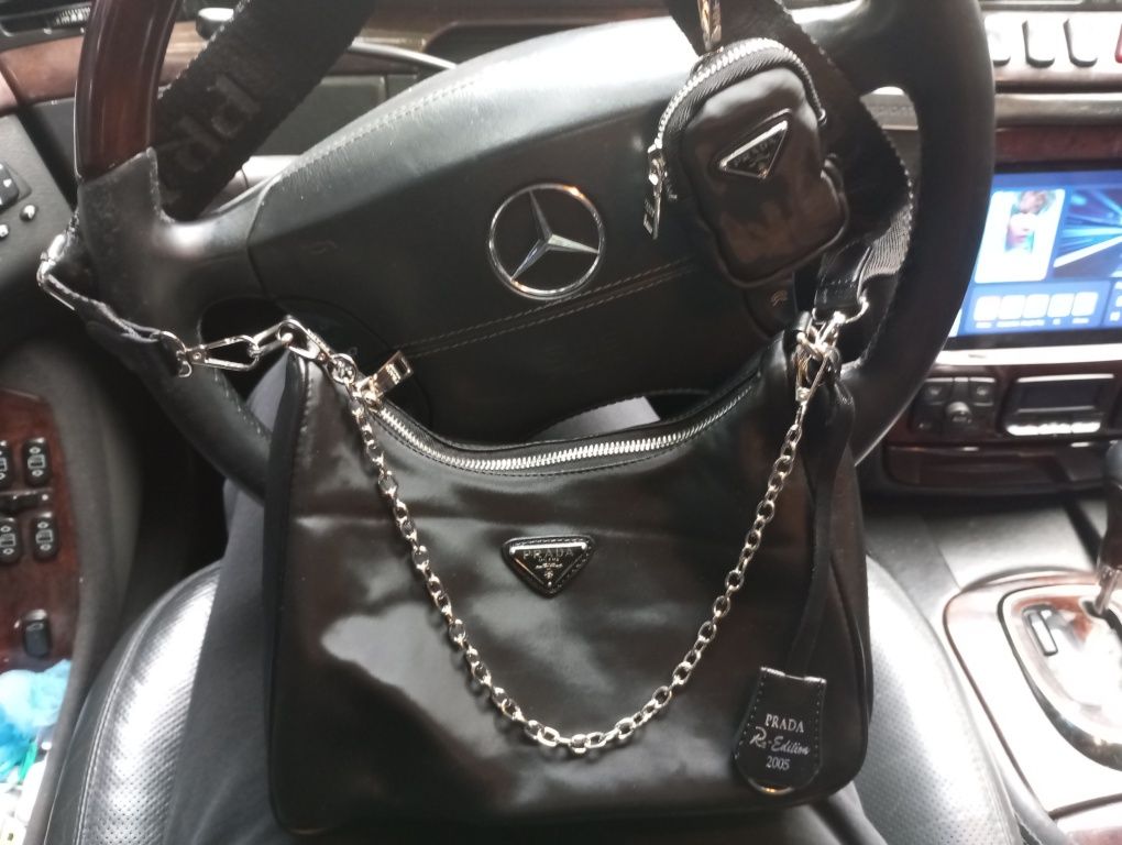 Сумка Prada Re-Edition 2005