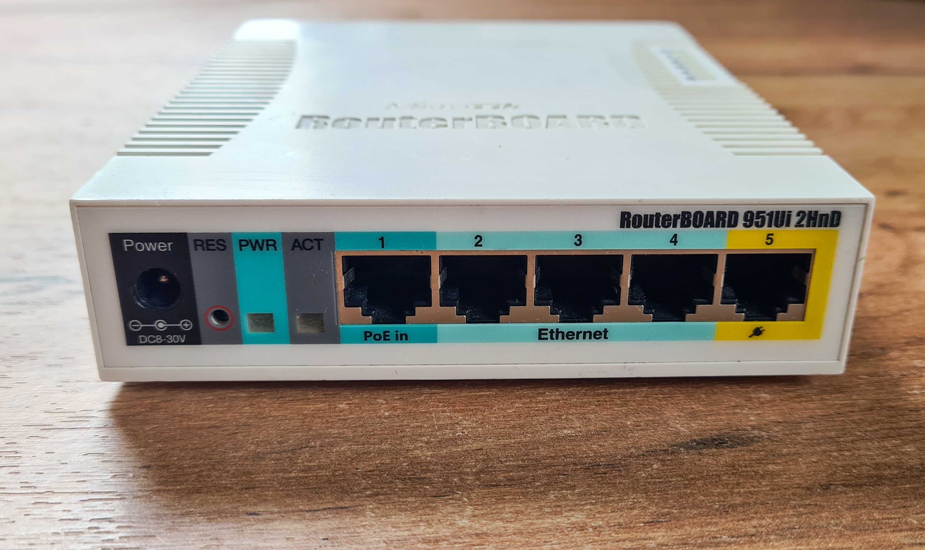 WI-FI Роутер маршрутизатор Mikrotik RB951Ui-2HND 5Lan 100Mbit USB