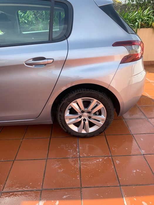 Peugeot 308 1.5 BlueHDi Business Line