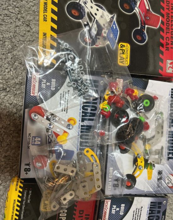 Brinquedo de montagem kit com 7 unidades