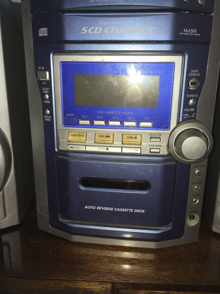 Музикальний центр Panasonic.