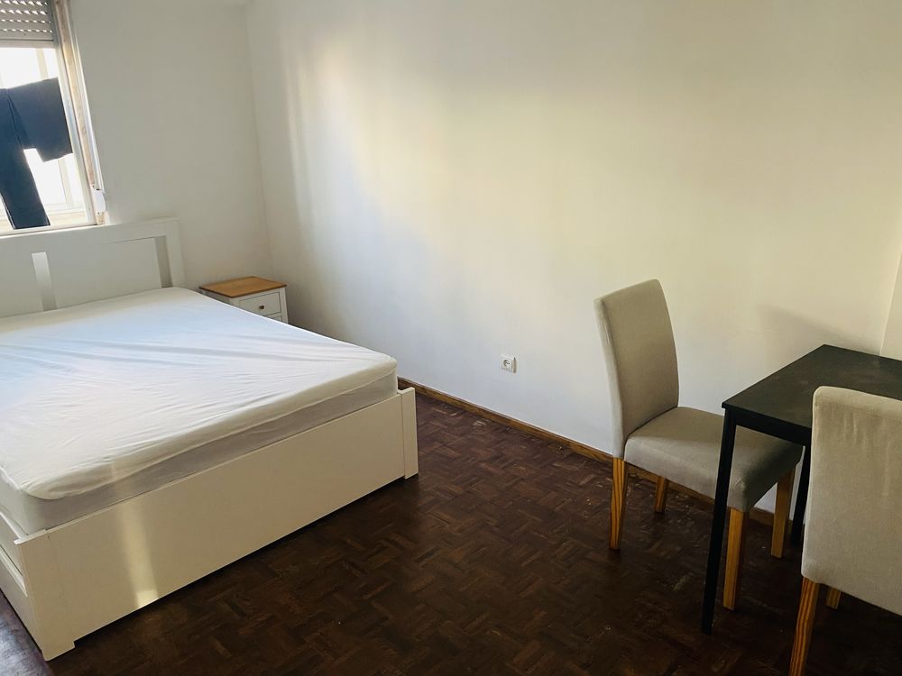 Quarto casal arrendar Mem-martins
