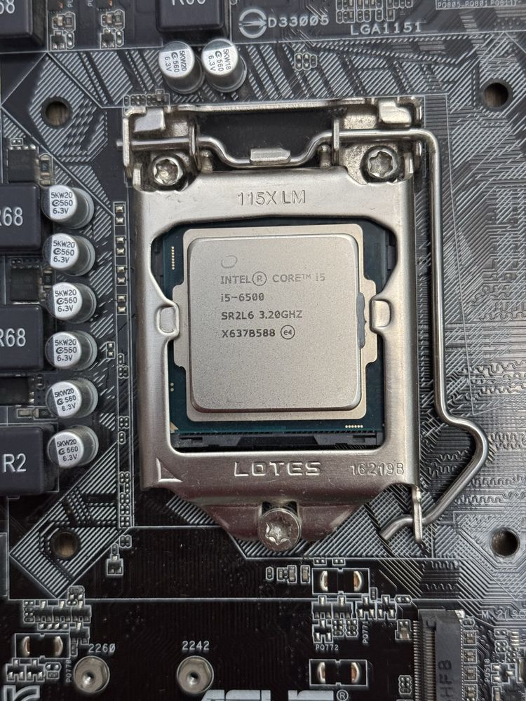 Plyta asus plus procesor intel wszystko widoczne na zdjeciach