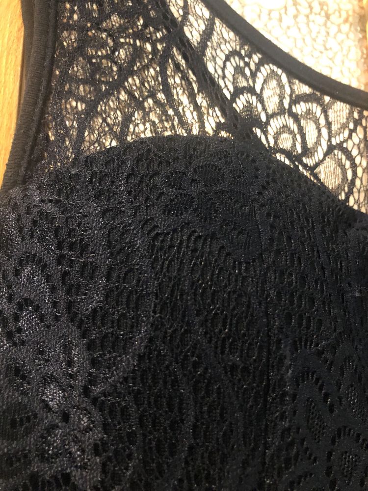 Чорна сукня з мереживом