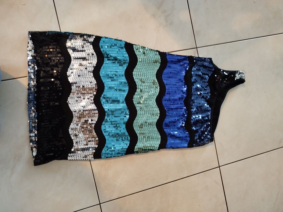 Sukienka młodzieżowa na jedno ramię