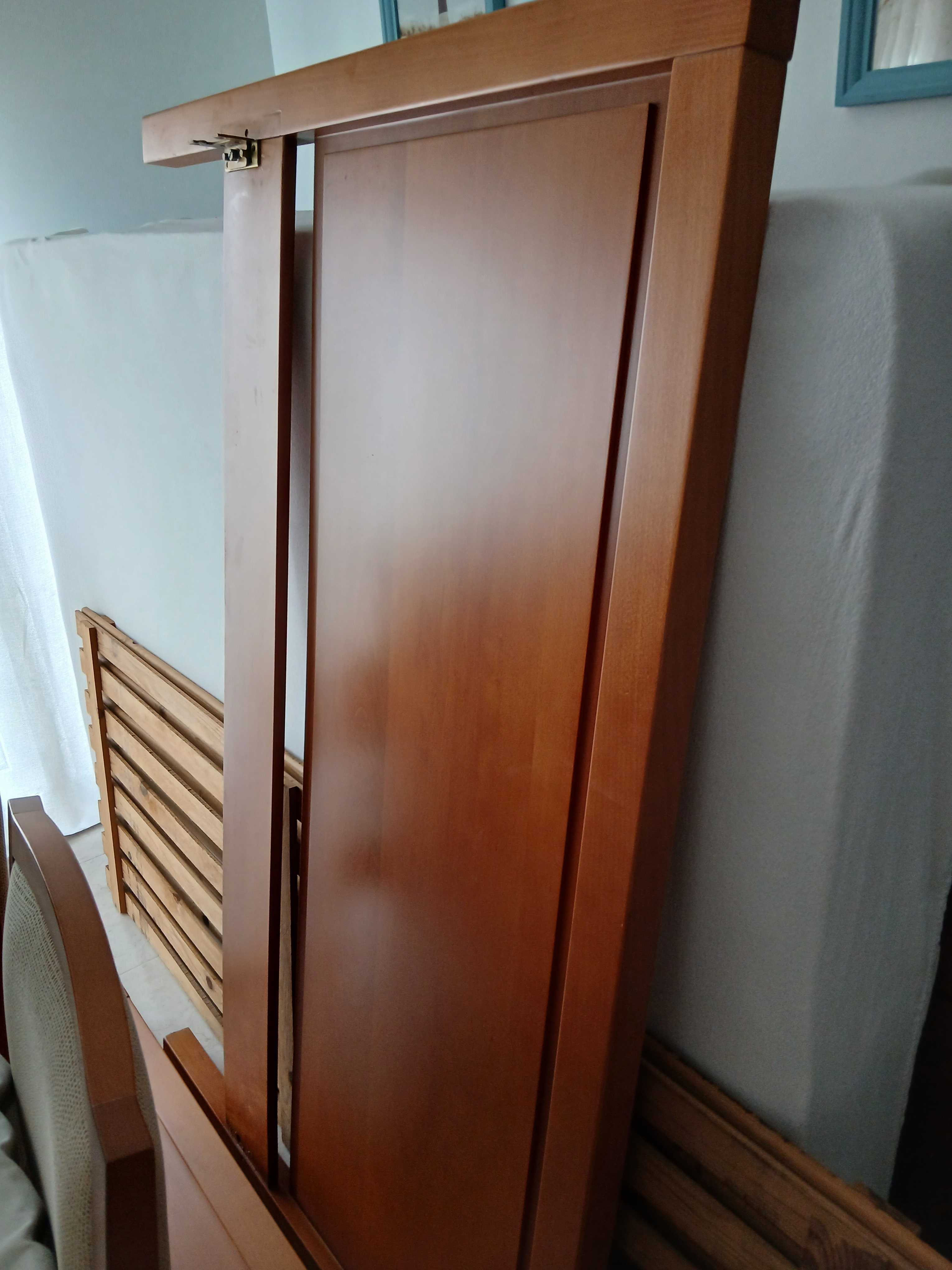 Quarto de casal em madeira maciça