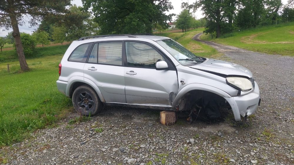 Toyota RAV 4 2005r uszkodzona