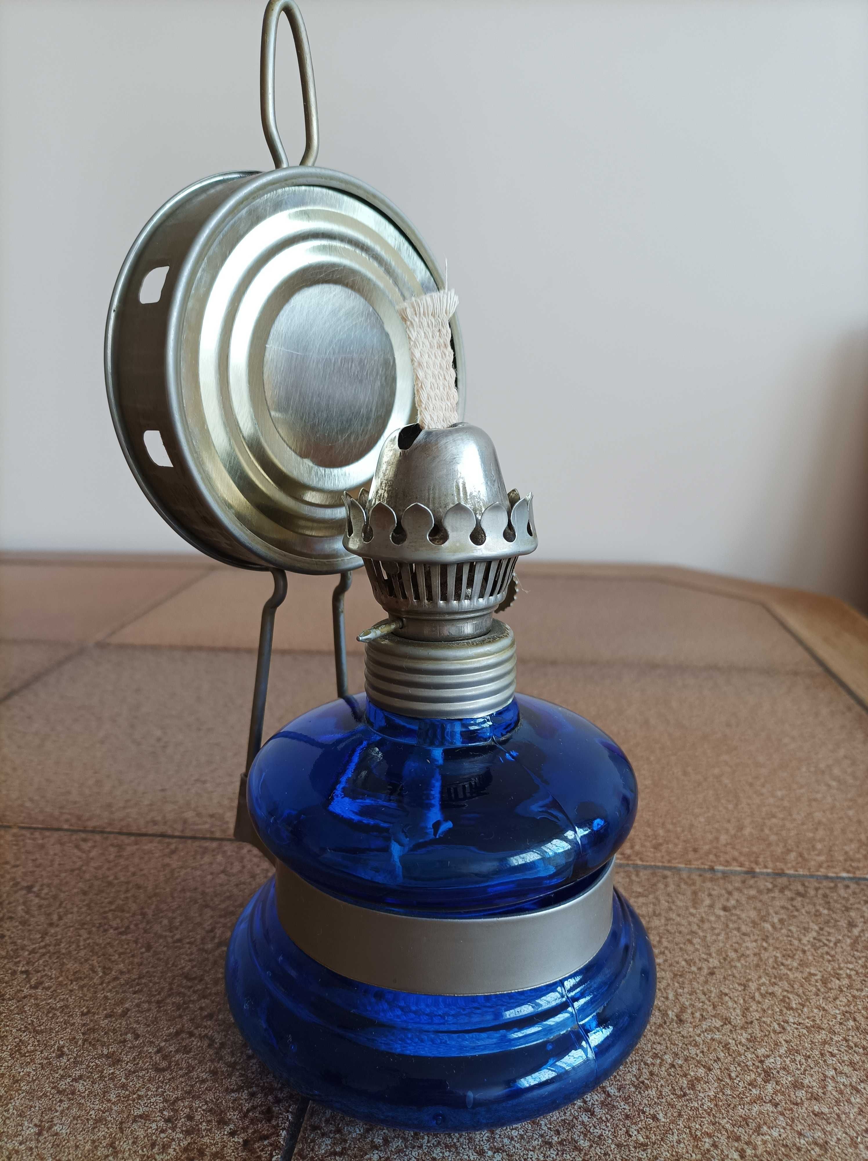 Szklana lampa naftowa z czasów PRL