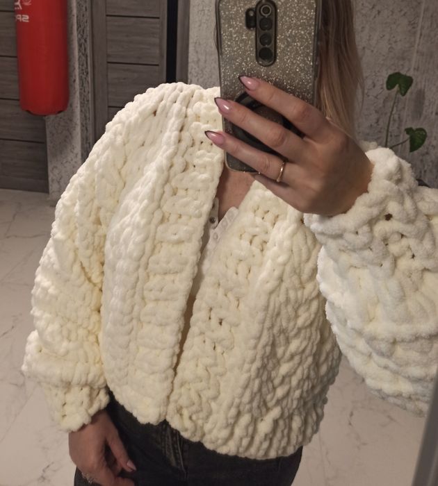 Кардиган в'язаний з плюшевої пряжі