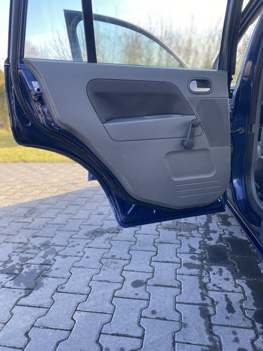 Продаєть Ford Fusion 2003 1.4 Disel