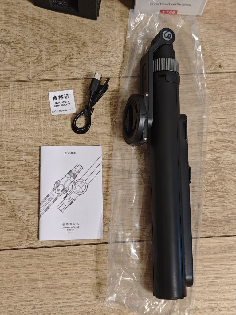 Селфи палка штатив с пультом 3-в-1 Ulanzi TT88 MagSafe 144см с крюком