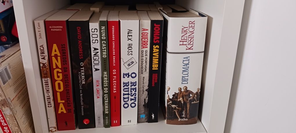 Livros de várias temáticas