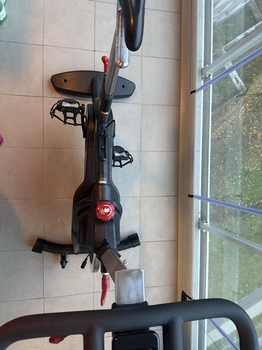 Rower stacjonarny spiningowy marki Domyos vs900