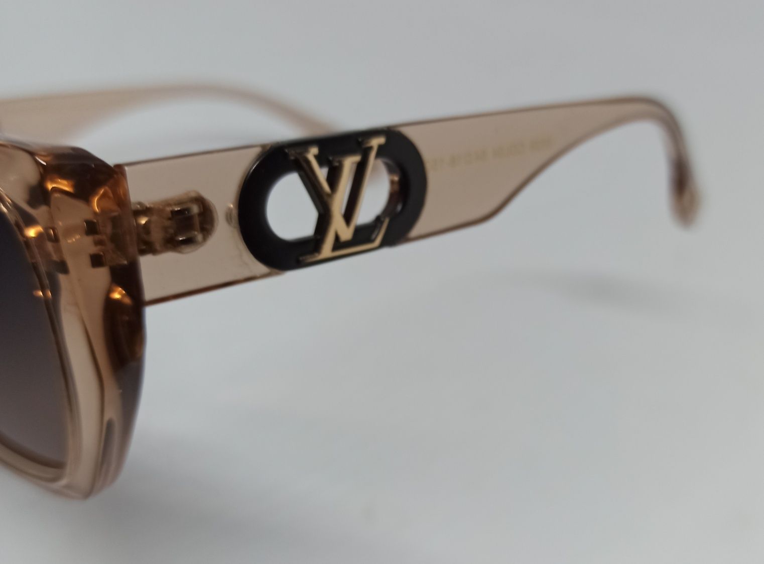 Louis Vuitton очки женские серо коричн градиент в бежевой прозр оправе