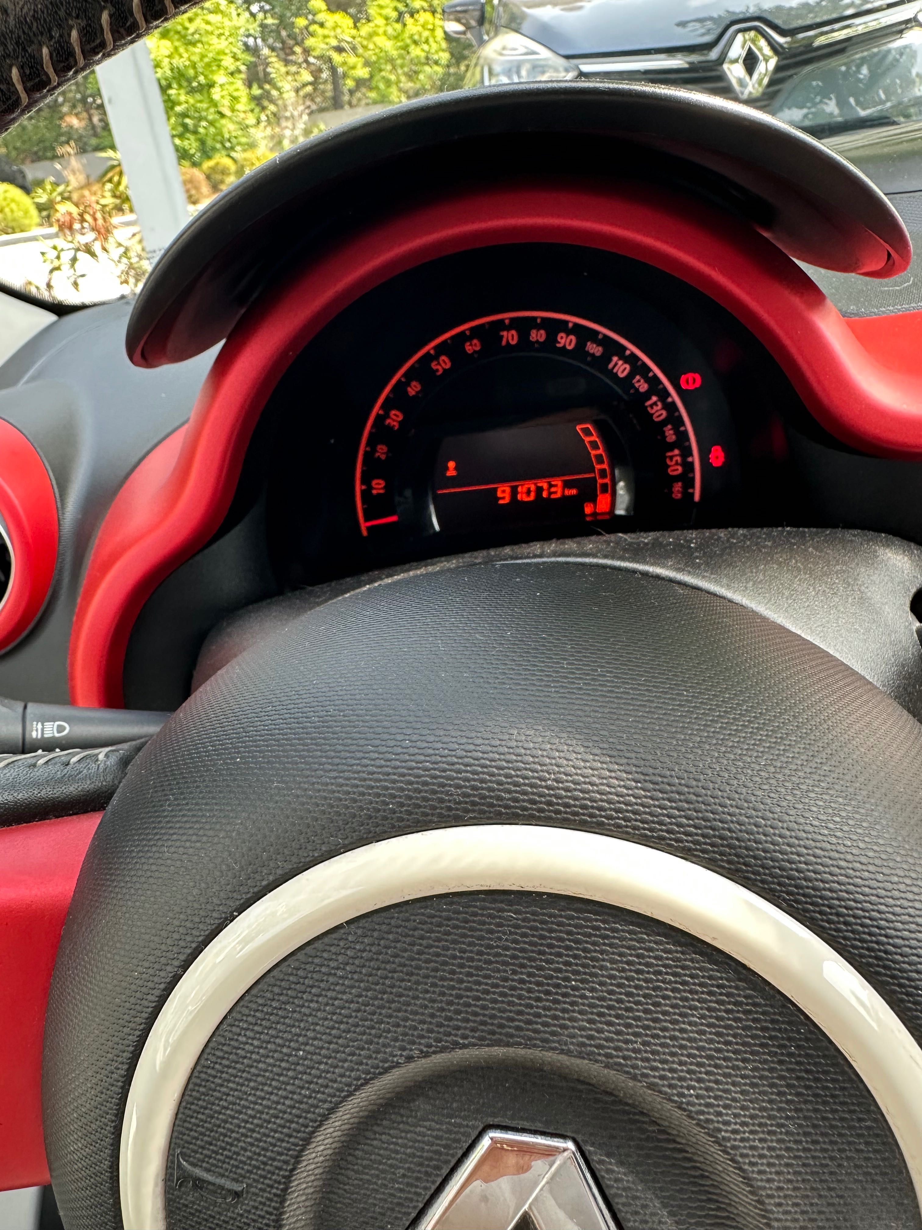 Renault Twingo Preto e vermelho