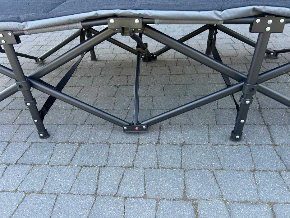 Kompaktowe łóżko składane z materacem i kieszonką – czarne