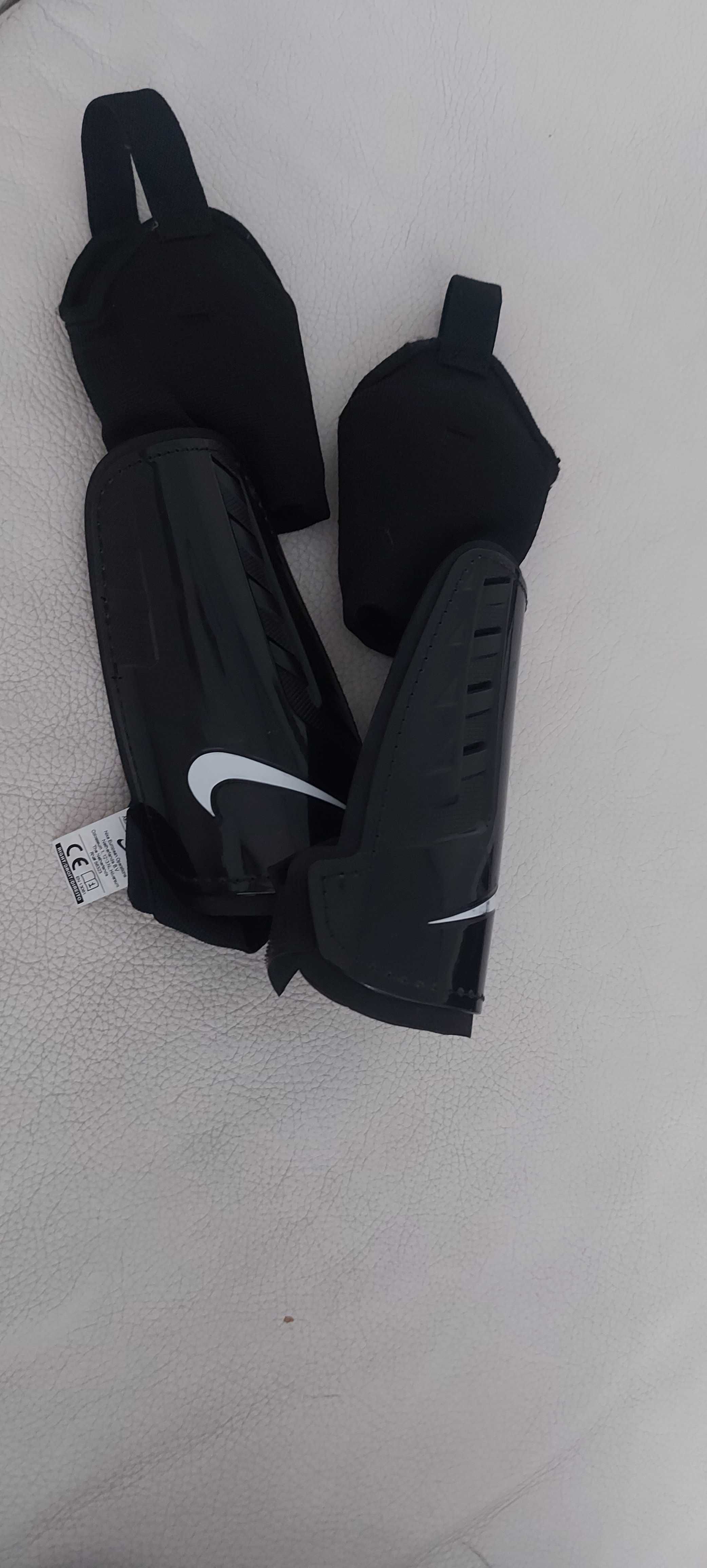 Ochraniacze piłkarskie Nike roz. Xs
