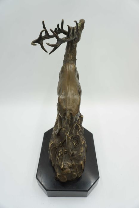 FIGURA z brązu ryczący jeleń-prezent dla myśliwego