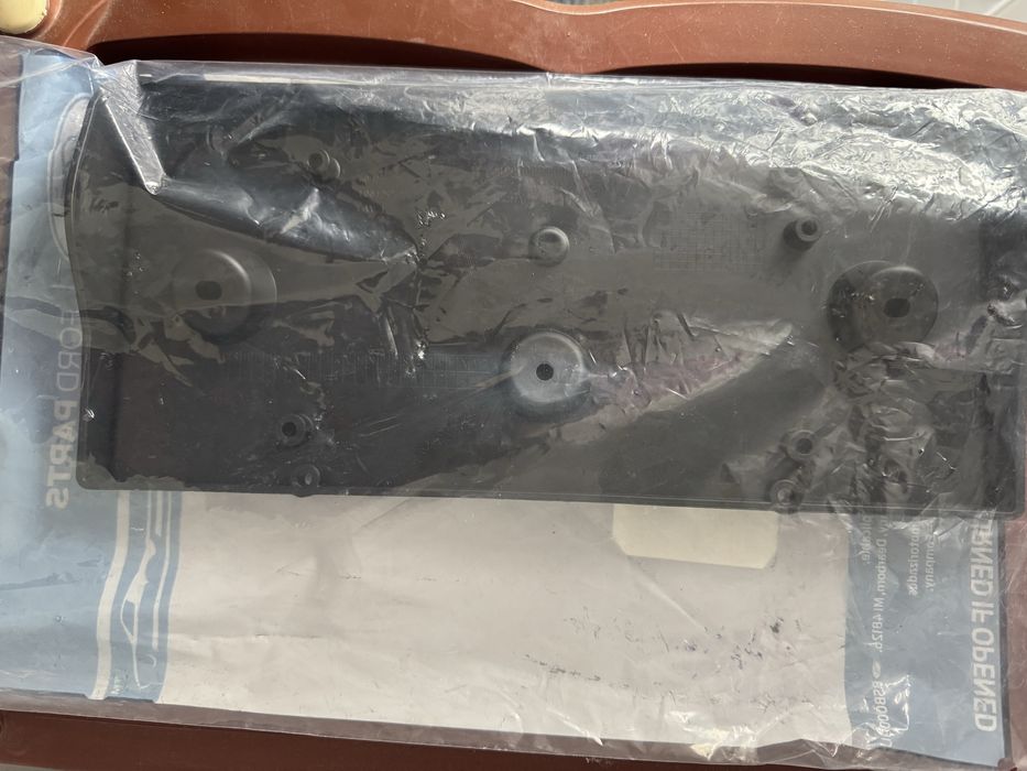 Подіум, рамка під номерний знак Ford Edge -ОРИГІНАЛ НОВА,ЗАПАКОВАНА