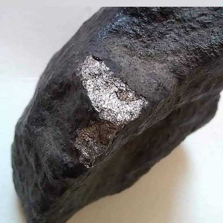 Сувенір метало-кам'яний.За  всіма ознаками, зразок схожий на метеорит.