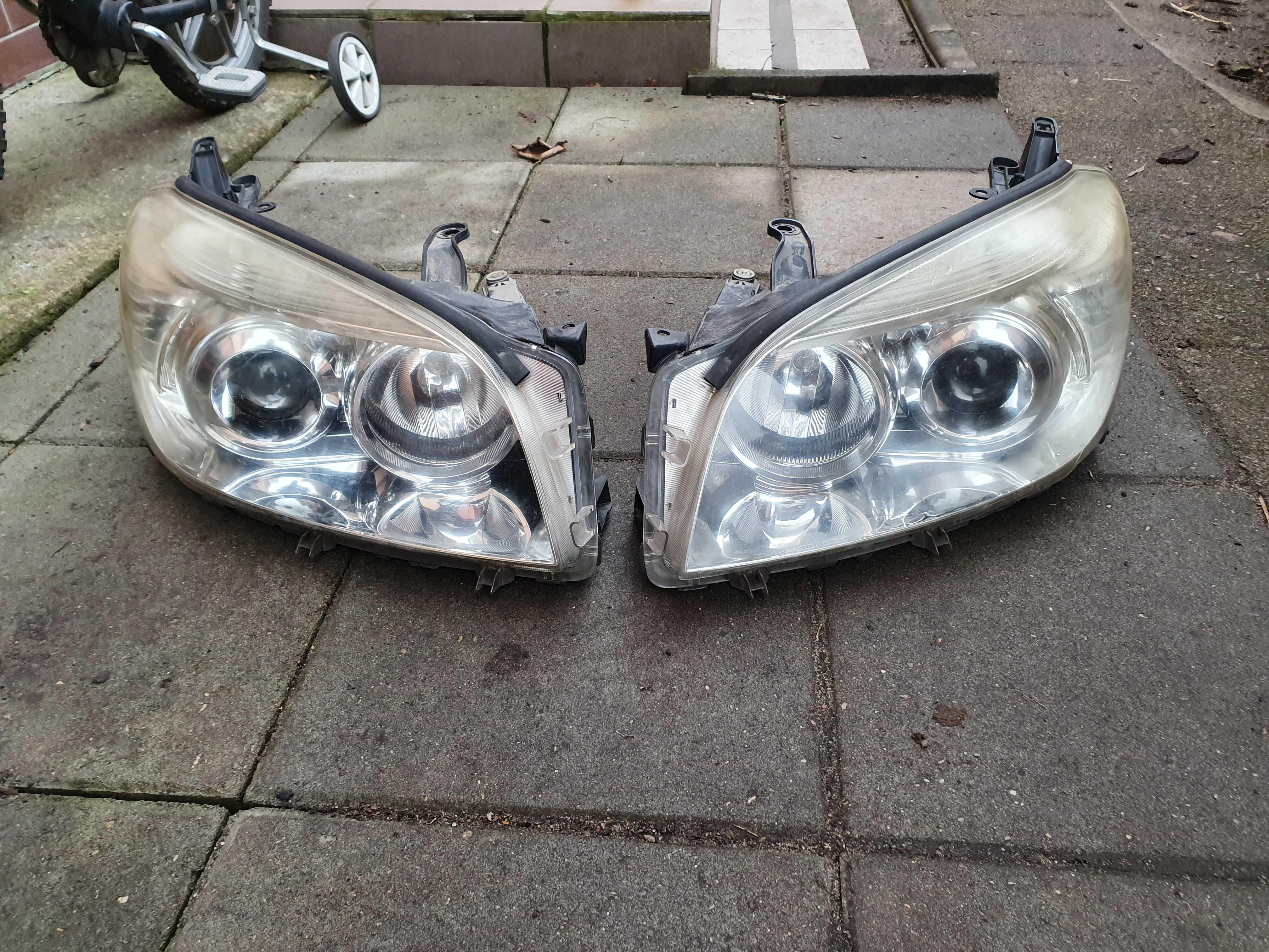 Lampy przód Toyota rav4 3 prawa lewa komplet EU europejskie