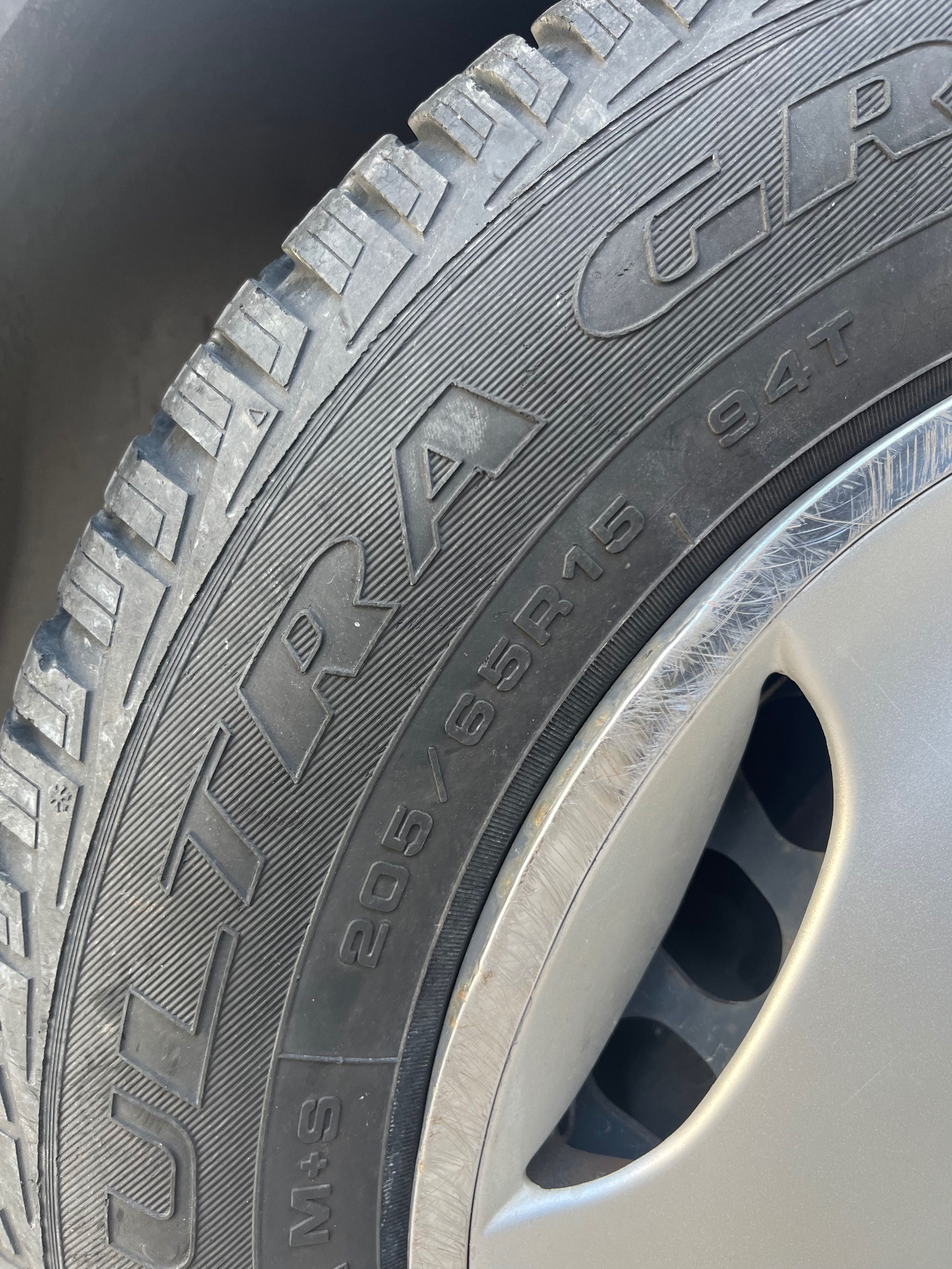 Pneus com Jantes e tampões Mercedes