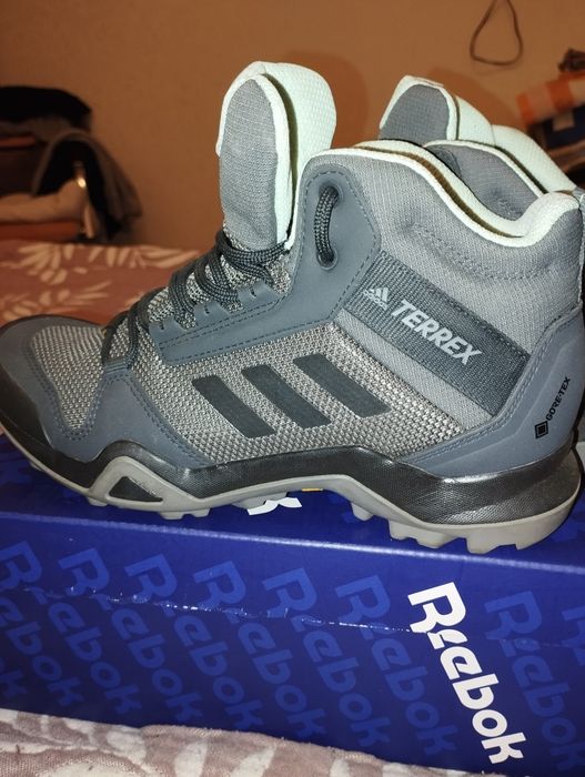 Кросівки жіночі, у дуже гарному стані зимові