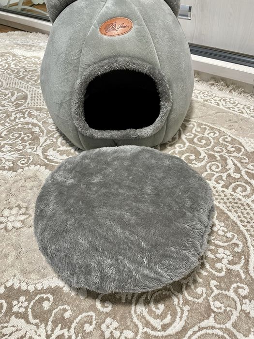 Домик, будка для собачки чи котика.