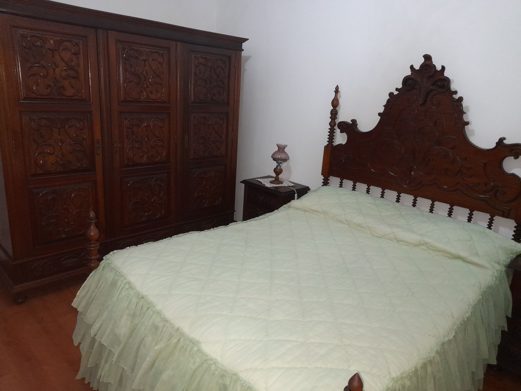 Alugo quarto  mobília de casal