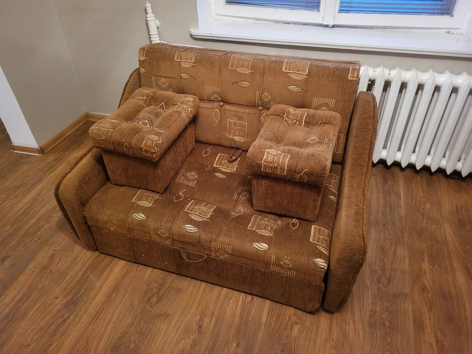 Na sprzedaż komplet mebli  kanapa z fotelami i pufkami . Transport
