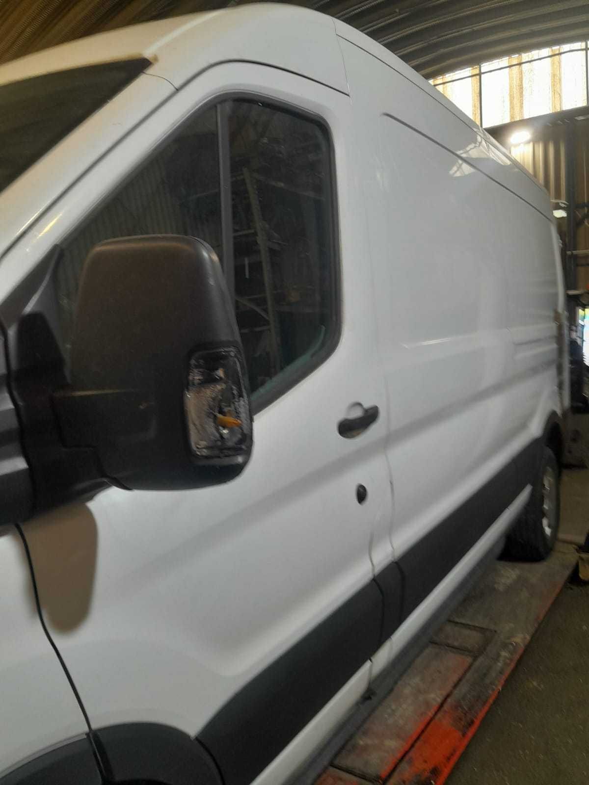 Carrinha comercial Ford Transit 2.0 eco blue.