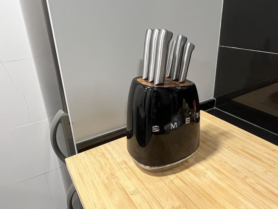 Vendo Bloco SMEG (6 facas) - NOVO!