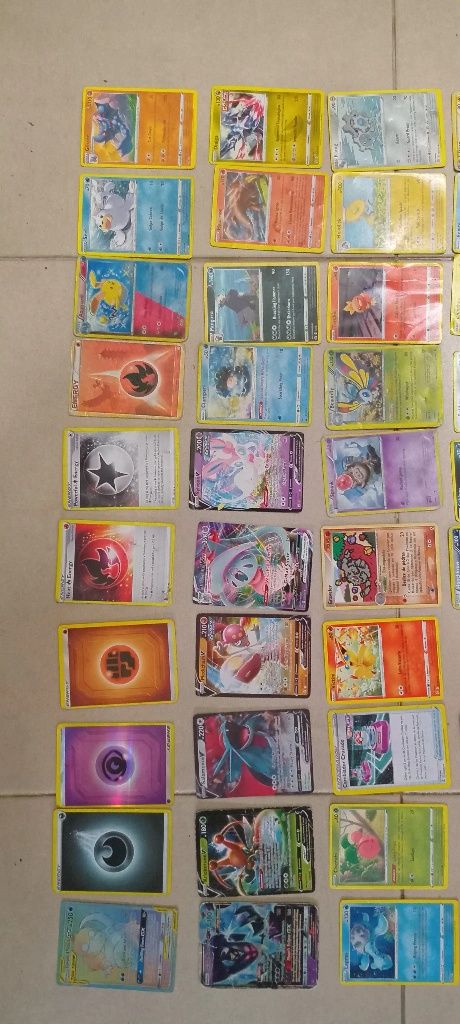 80 cartas pokemom para venda