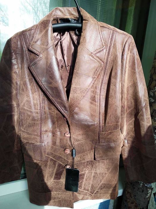 Куртка жіноча осіння