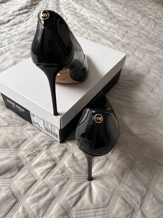 Czarne lakierowane szpilki rozmiar 39