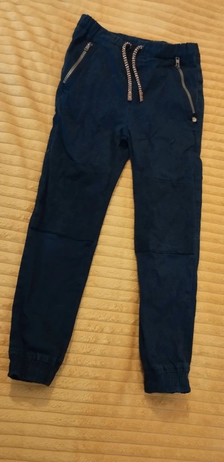 Spodnie dla chłopca, LC Waikiki, 134 cm.
Długość 75